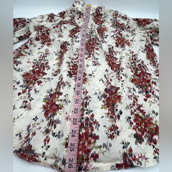 Tuckernuck Women's top w/glass buttons Cerise Falling Flowers Bouquet Corrigan M - Picture 6 of 9